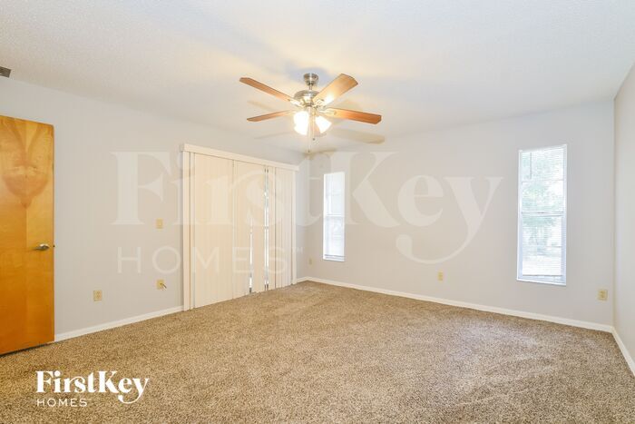 Building Photo - 913 Sylvia Dr