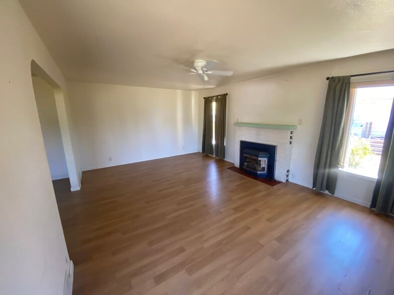 Living Room - 2575 Sheridan Ave