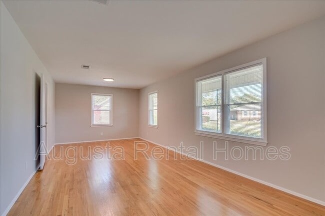 Building Photo - 3210 Trailwood Ct