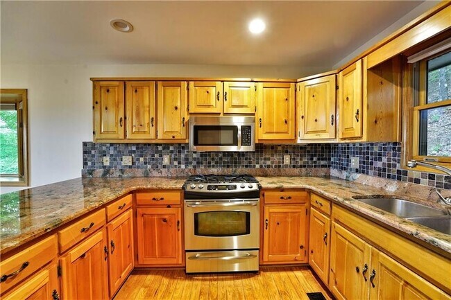 Building Photo - 127 Columbine Dr