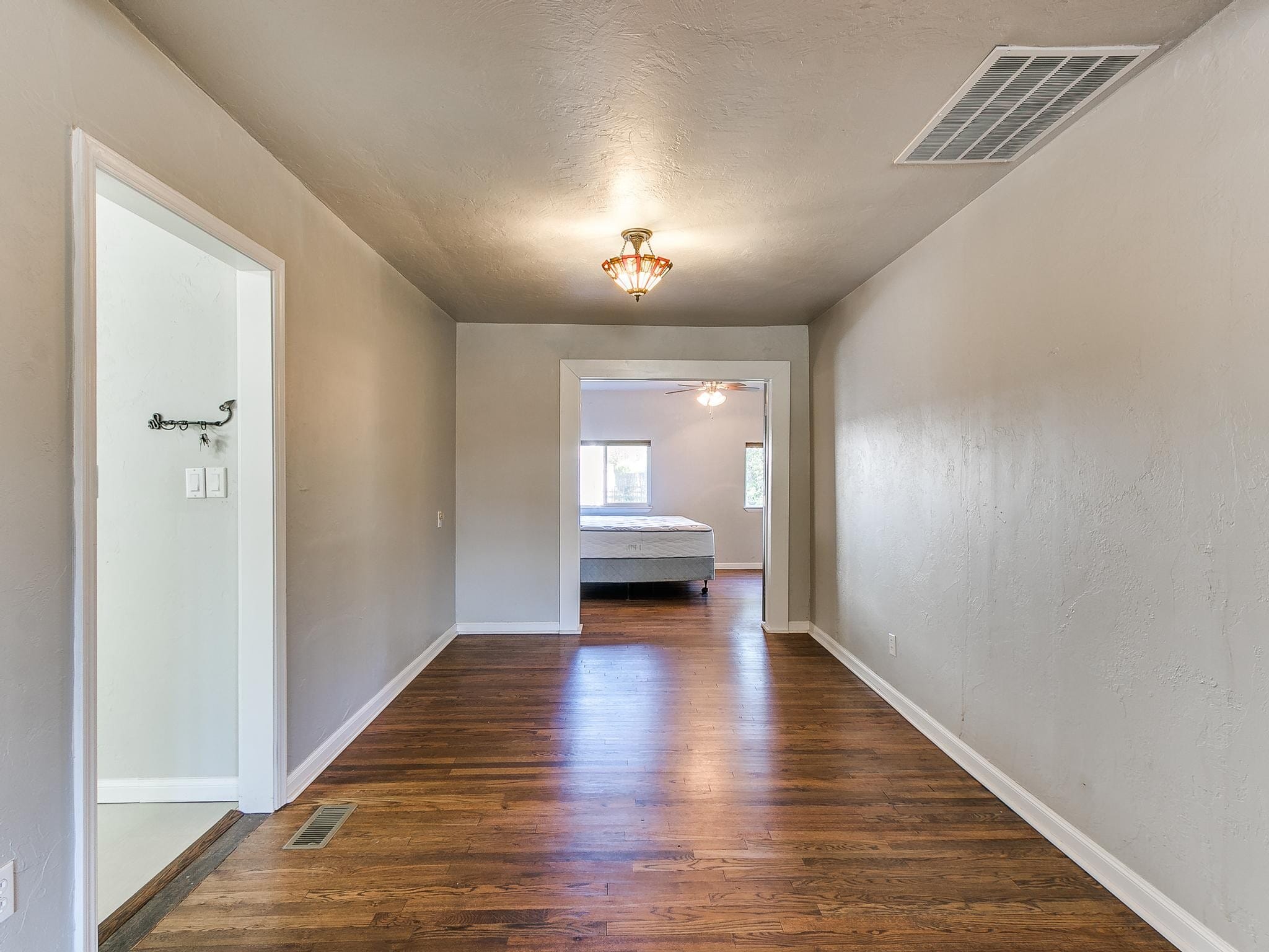 Building Photo - 703 Dakota St