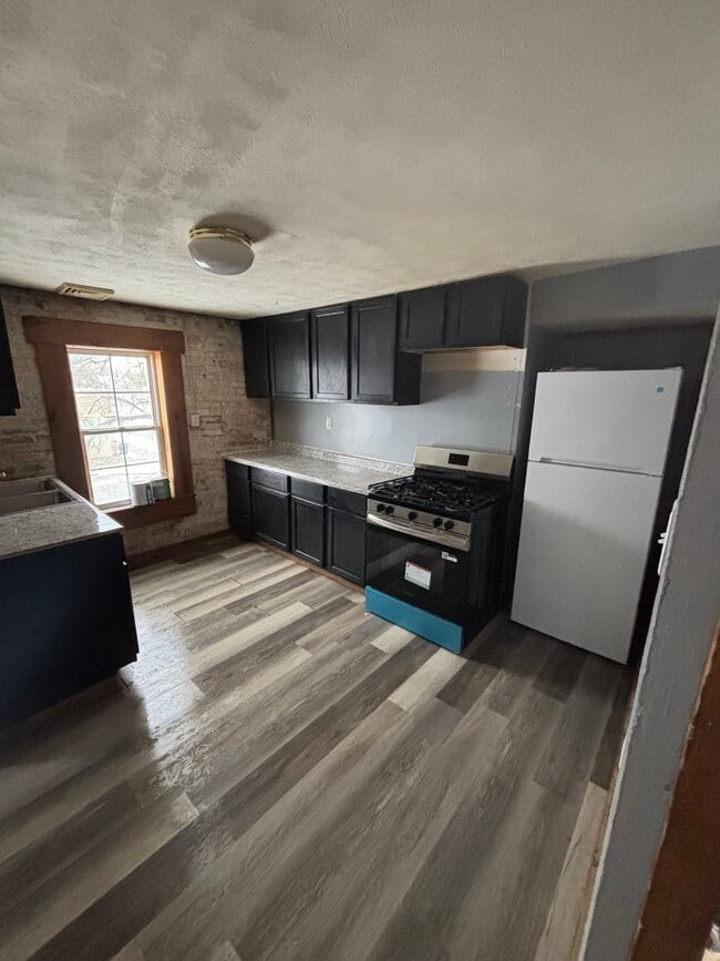 Building Photo - 327 Harrison St