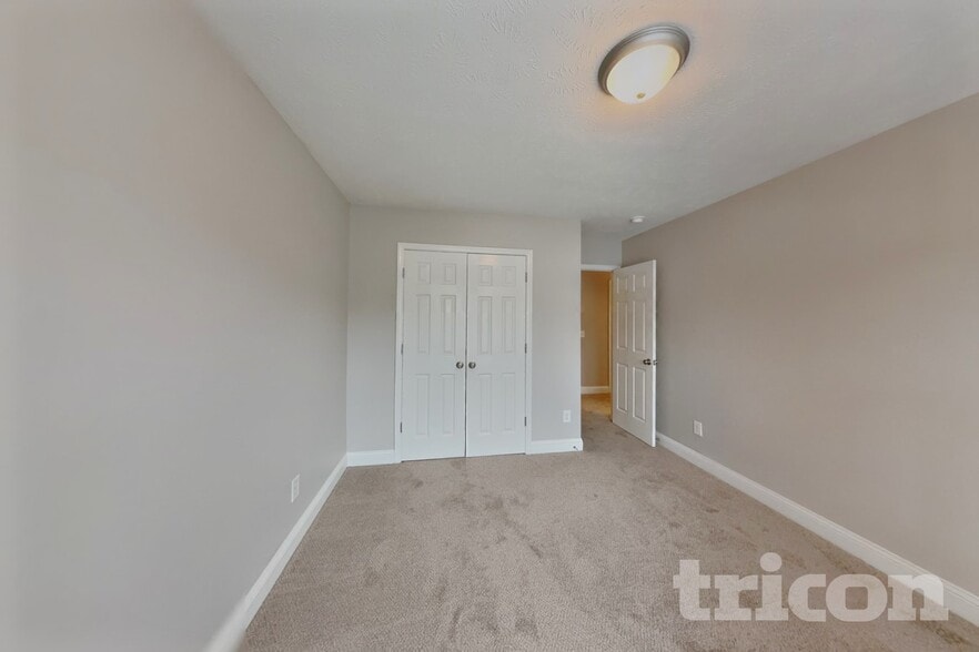 Building Photo - 15 Summerseat Way