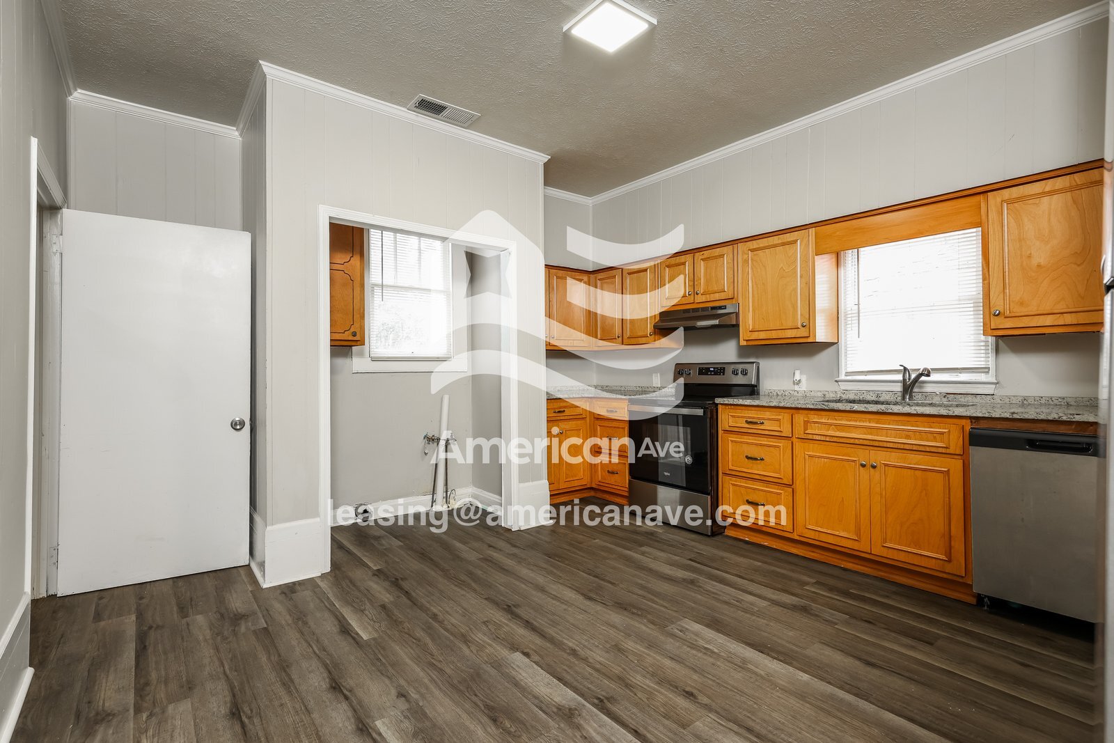 Building Photo - 1612 14th Ave