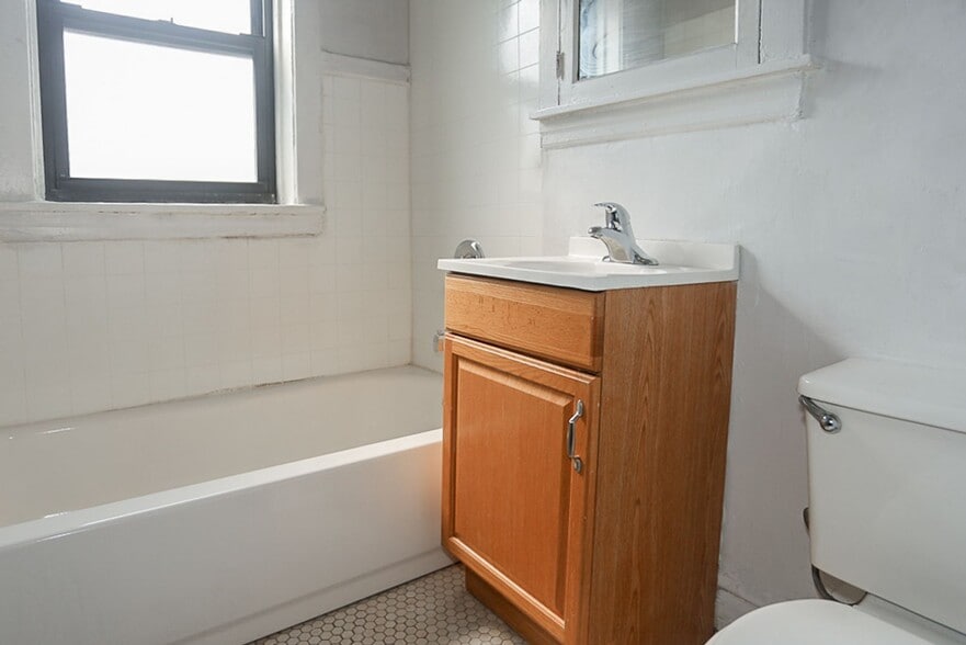 Building Photo - 2606 W Gunnison St