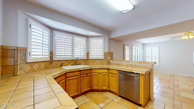 Building Photo - 12528 Sun Empress Dr