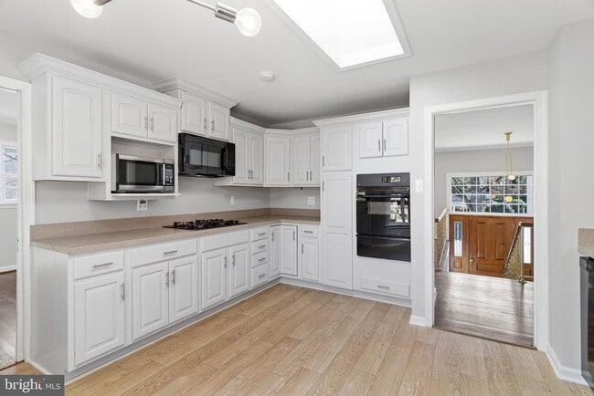 Building Photo - 9116 Hamilton Dr