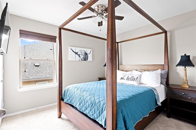 Building Photo - 7300 Ondantra Bnd