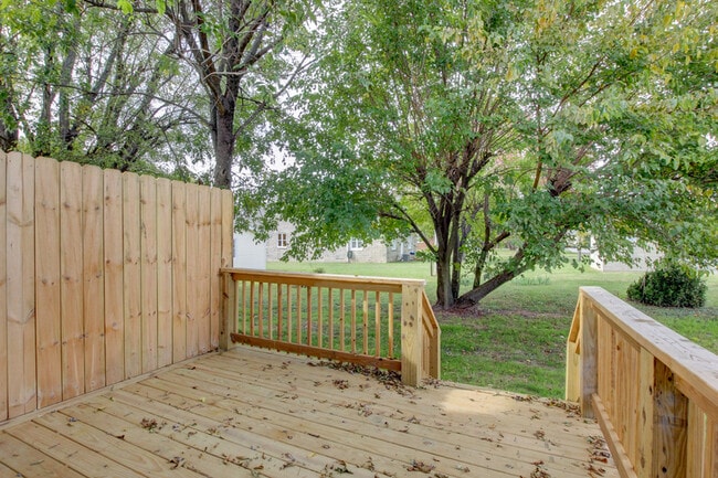 Building Photo - 226 3rd St