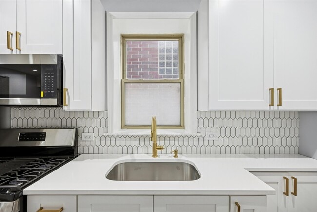 Building Photo - 4212 S King Dr