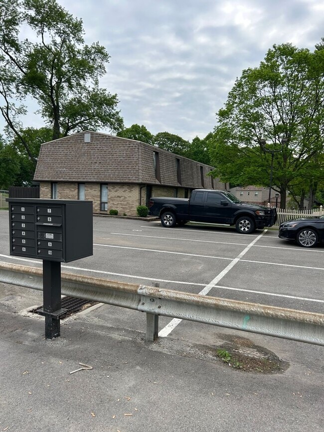 Building Photo - Modern Charm: 2 BR Home with Finished Basement, Pet Friendly, Assigned Parking, and Prime Location!