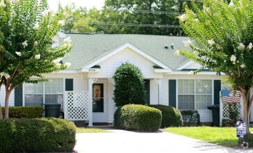 Building Photo - 2BR/1BA with Fenced Yard – Lawn Care Inclu...