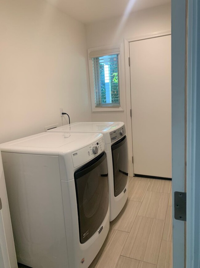 Building Photo - Los Altos, Very Nice  3 Bedroom 2.5 Bath H...