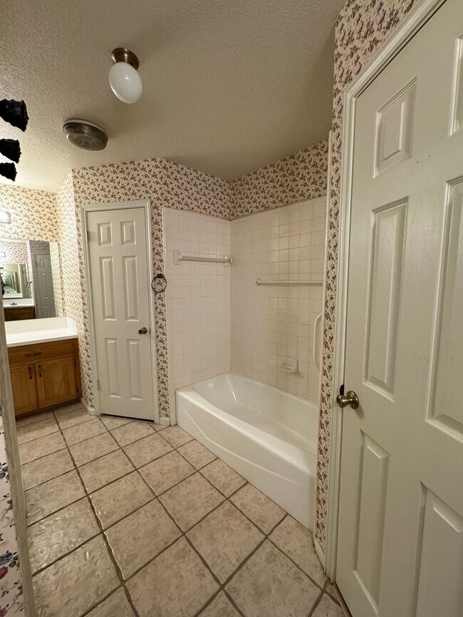 Building Photo - Charming 3-bedroom, 2-bath home offering peaceful country living on just under an acre.