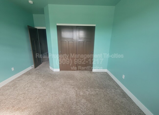 Building Photo - 3684 Nottingham Dr