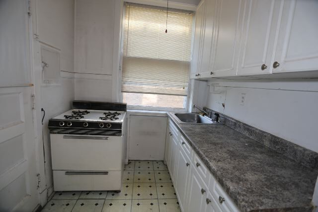 Building Photo - 1923 W Winnemac Ave