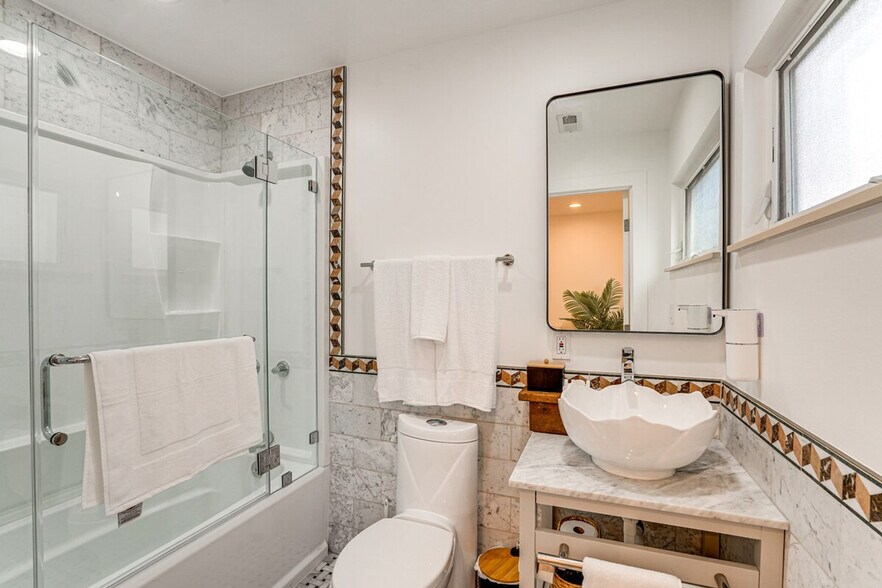 Building Photo - 641 Central Ave