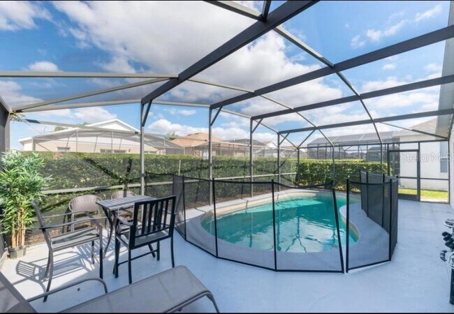 Building Photo - 8121 Fan Palm Way