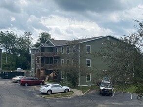 Building Photo - 3-Bedroom Apartment Near IU Bloomington Campus