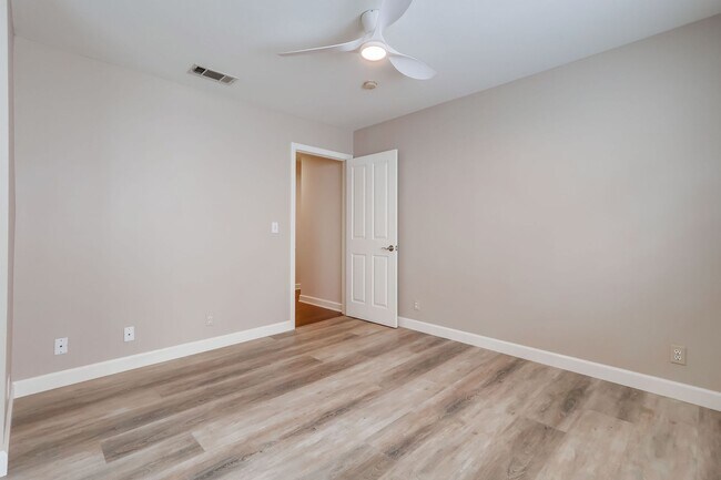 Building Photo - 926 S Leland St