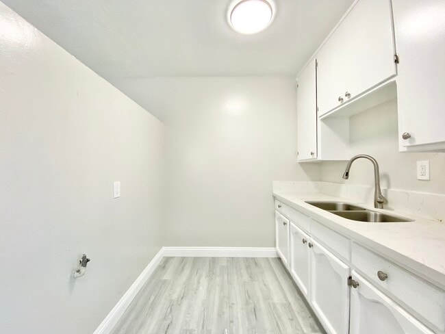 Building Photo - 8911 S Figueroa St