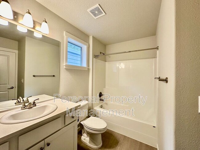 Building Photo - 11323 NE 25th St