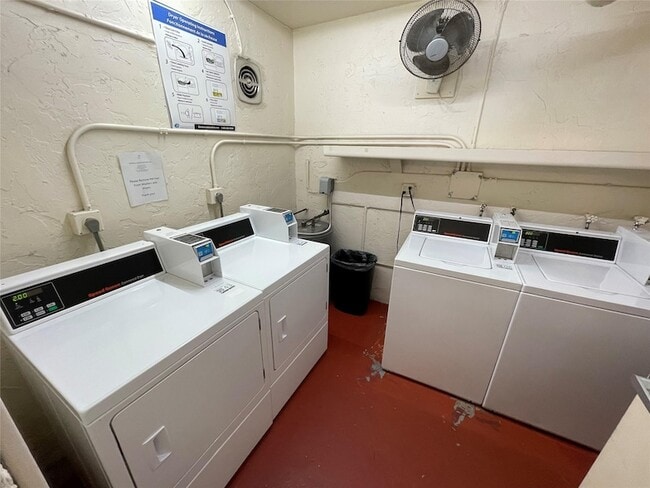 Building Photo - 259 S Cypress Rd