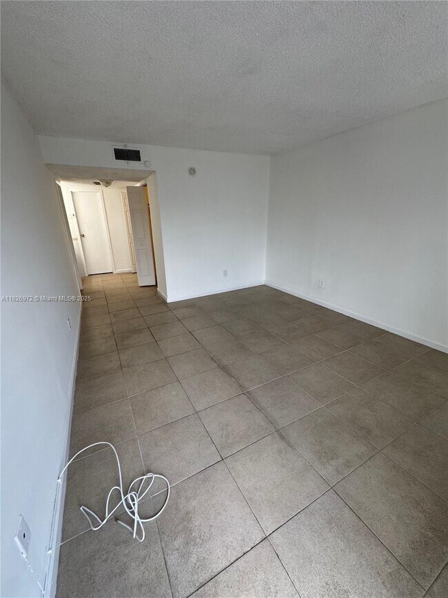 Building Photo - 4848 NW 24th Ct