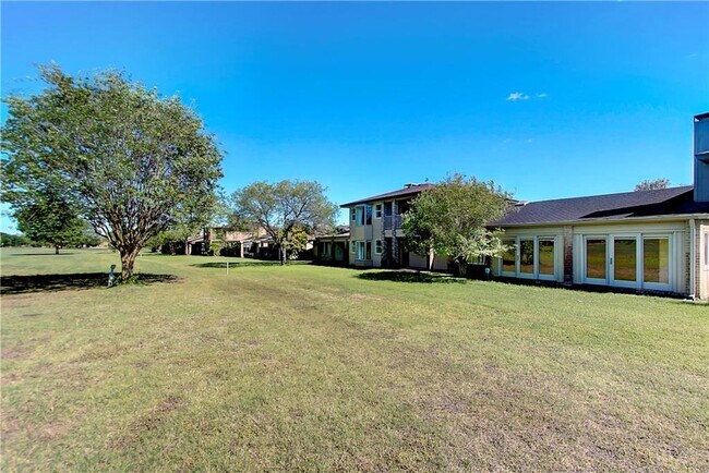 Building Photo - 11121 Pinehurst Dr