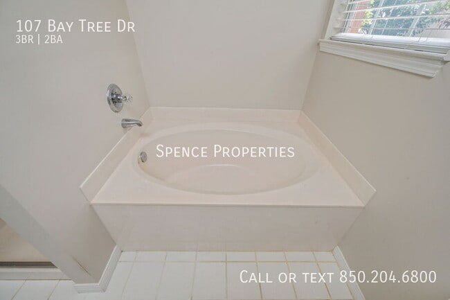 Building Photo - 107 Bay Tree Dr