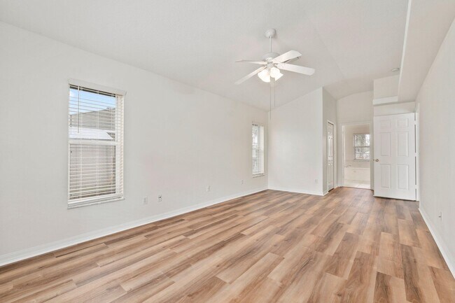 Building Photo - 2466 SE Renick Ave