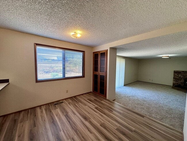 Building Photo - 970 S 55th Pl