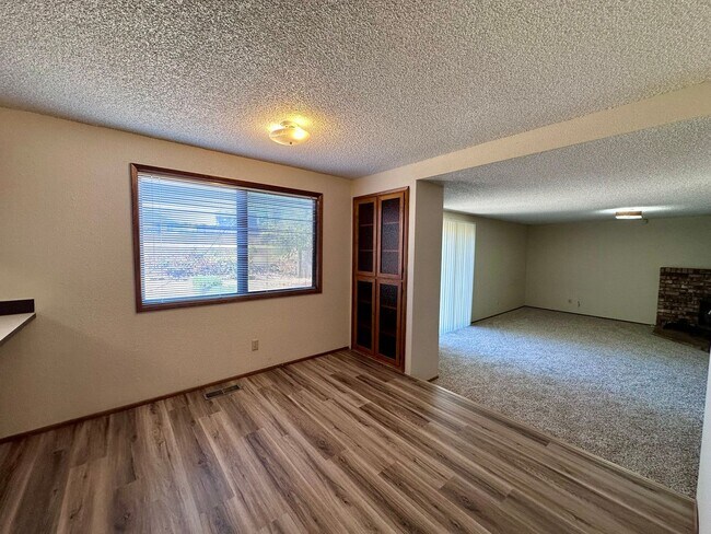 Building Photo - Four Bedroom Charmer!