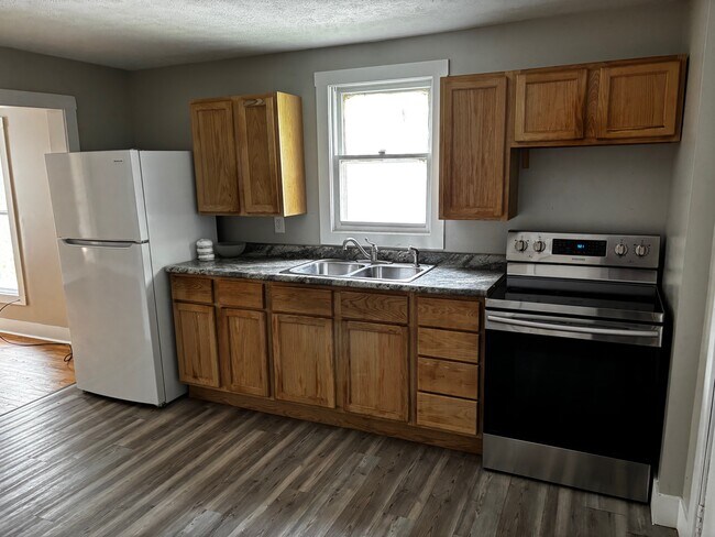 Building Photo - 129 Meachem Ave