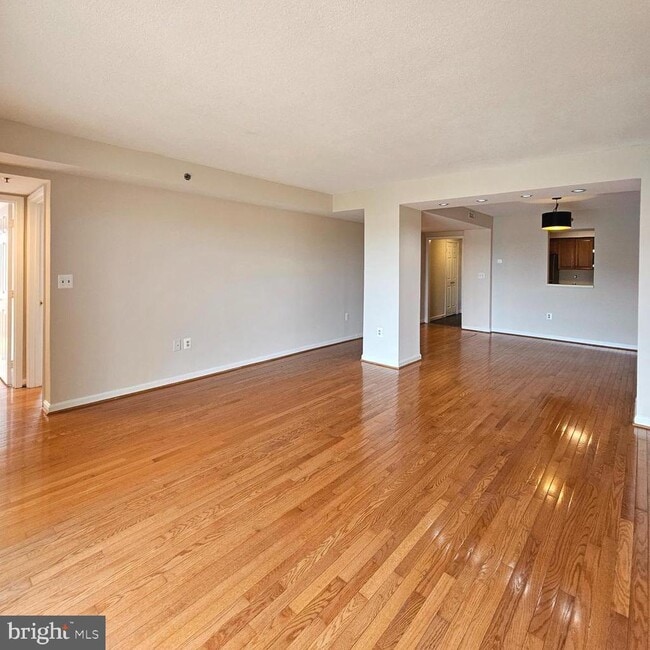 Building Photo - 505 E Braddock Rd