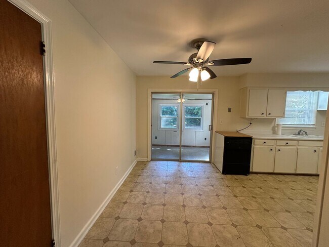 Building Photo - 1408 Dermott Ave