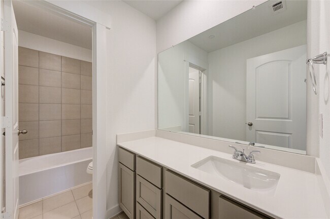 Building Photo - 11914 Carvalho Dr