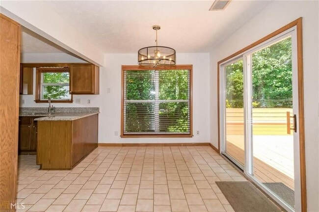 Building Photo - 330 Broken Lance Pl