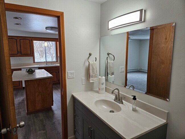 Building Photo - 2340 S Ridge Rd