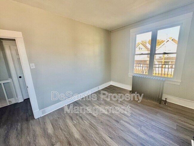 Building Photo - 1526 2nd Ave