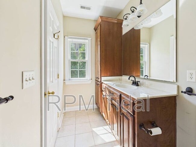 Building Photo - 4905 Burnley Dr