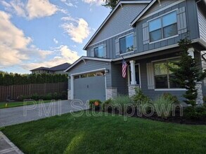 Building Photo - 9645 SE Jeanne Rd