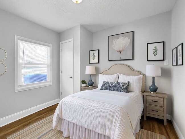 Building Photo - 11007 Ewing Ave