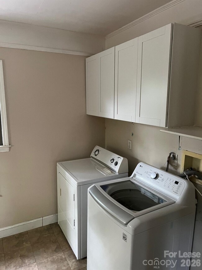 Building Photo - 1308 Mockingbird Ln