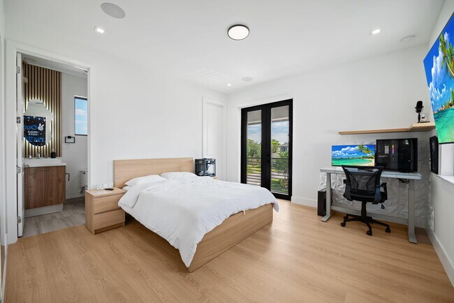 Building Photo - 5735 SW 104th Terrace