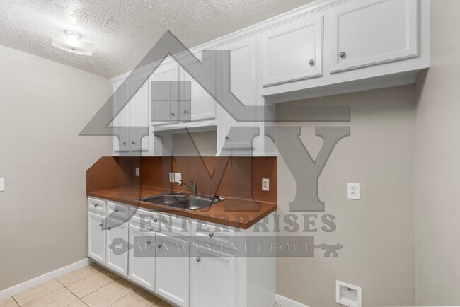 Building Photo - 2526 Aldon St