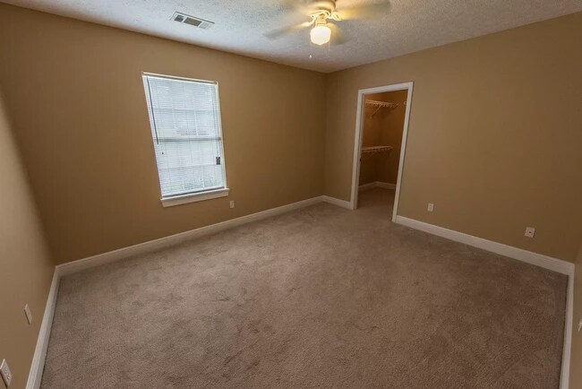 Building Photo - 1900 Lee Rd 61