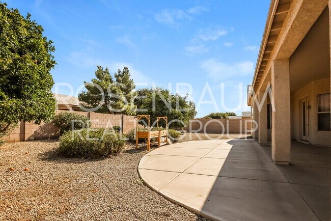 Building Photo - Stunning 2-beds, 2-baths home located in t...
