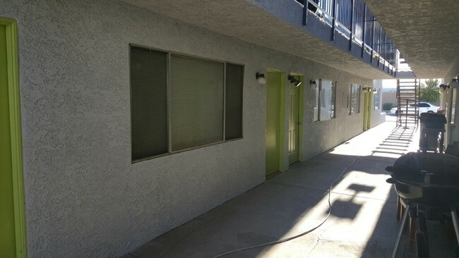 Building Photo - Athol Apartments