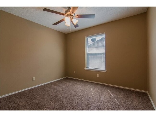 Building Photo - 1080 W Hills Terrace